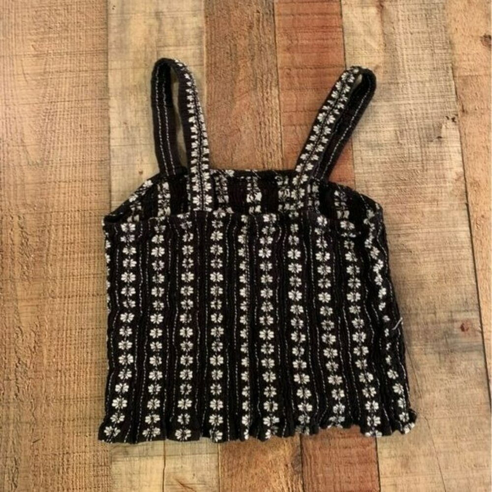 American eagle womens cropped shirred smocked black with white flowers tank top - Picture 6 of 8
